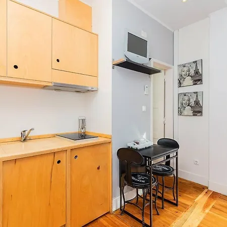 Renovated In Apartment Lisbon