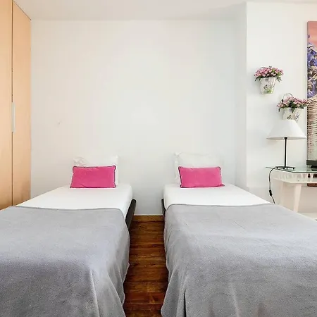 Apartment Renovated In Lisbon